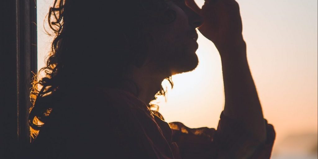 matteo-vistocco-CYN6x1FyPWs-unsplash Headache